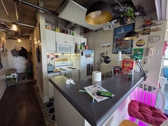 Building Photo - University Tower 2 BR