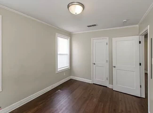 Building Photo - Check It Out!