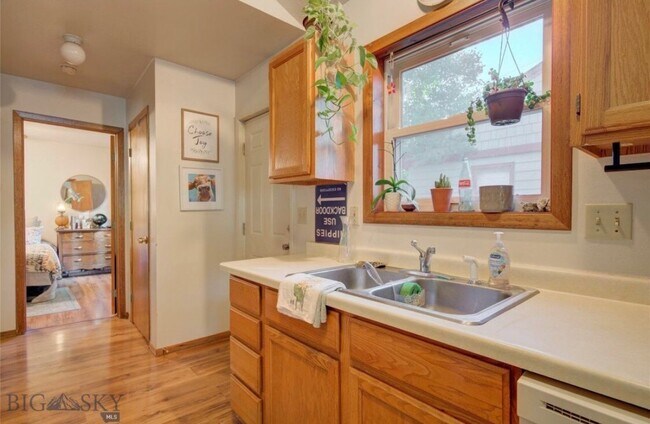 Kitchen has brand new dishwasher and oven - 518 N Black Ave