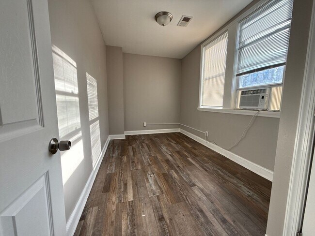 Building Photo - Beautiful Three - Bedroom Home In Baltimore