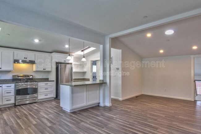 Building Photo - 419 Watson St