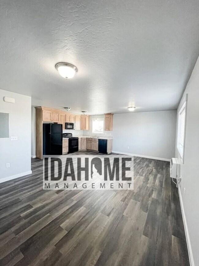 Building Photo - 1234 Sawtooth St
