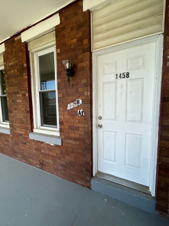 Building Photo - 1458 Kenwood Ave