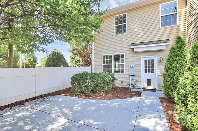 Building Photo - 10027 Juniper Trace Drive