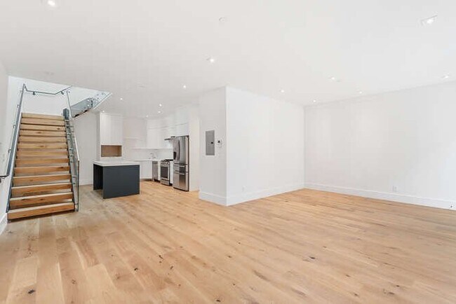 Building Photo - 807 Treat Ave