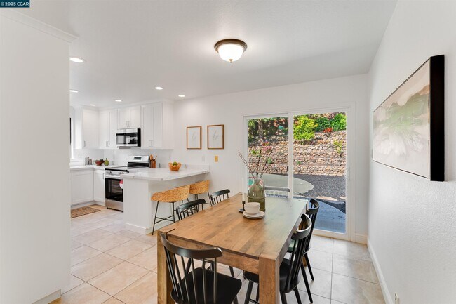 Building Photo - 2424 San Miguel Dr
