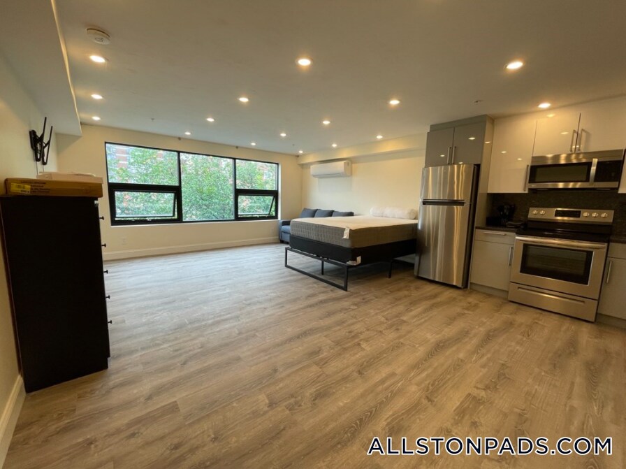 Building Photo - 1028 Commonwealth Ave