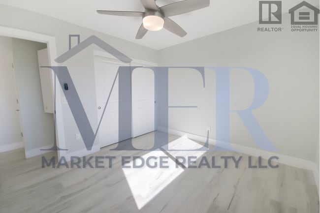 Building Photo - 4Bed/2Bath House at University/Dobson--Complete Remodel w/Pool!