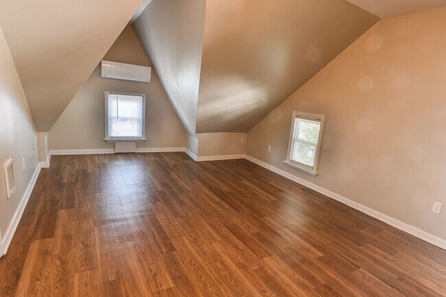 Building Photo - 142 S 29th St