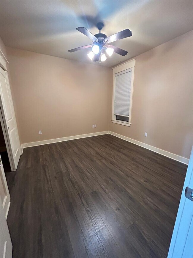 Building Photo - 6608 Lantern View Dr