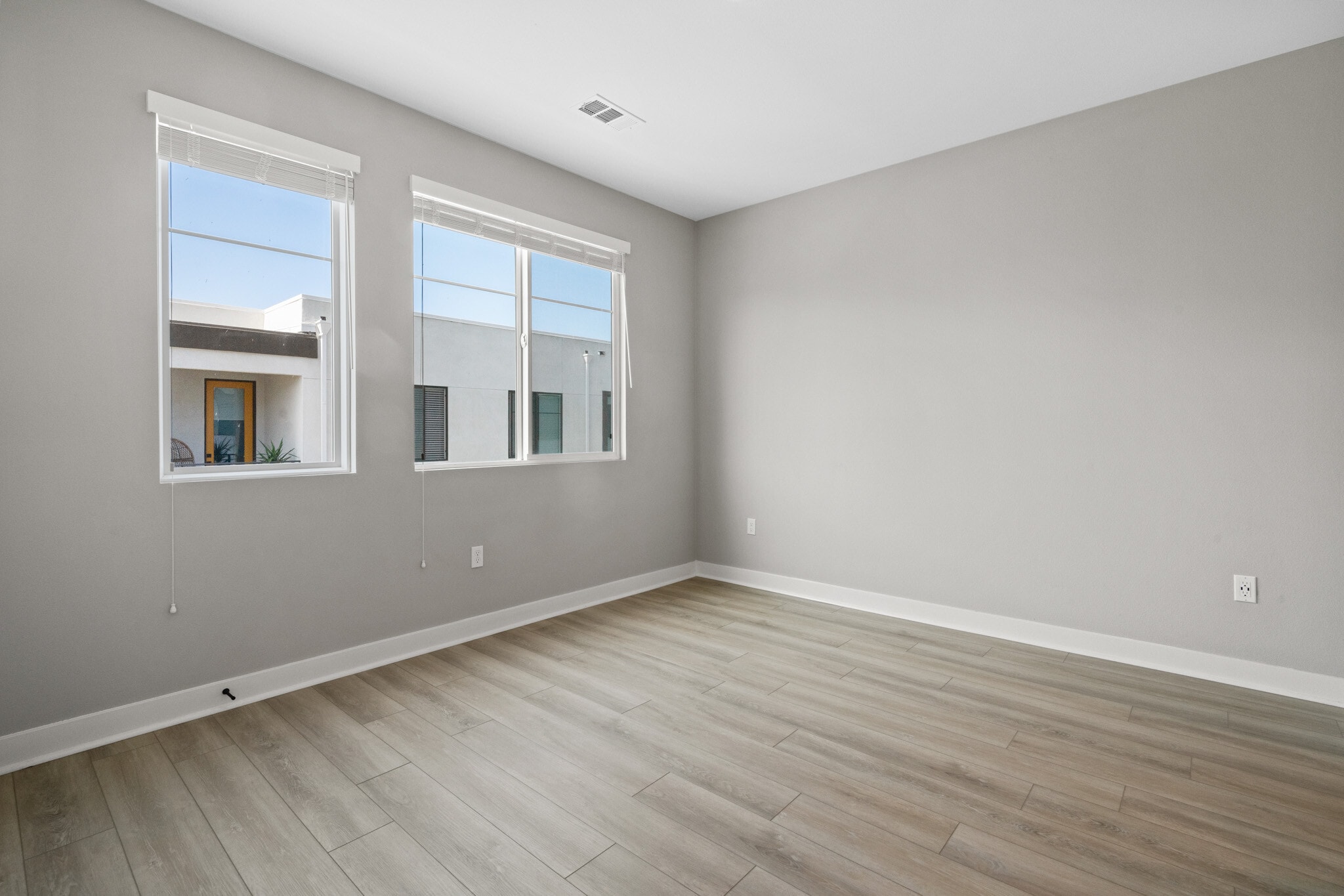Building Photo - 2151 Crescent Walk