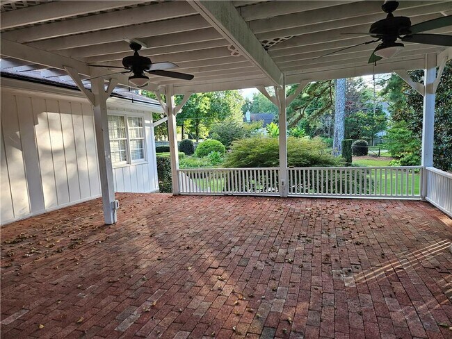 Building Photo - 1455 Courtney Ln