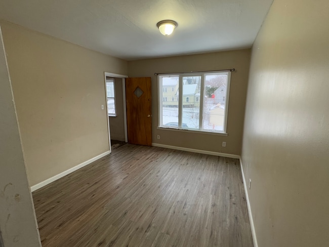 Building Photo - Liberty St 154/156