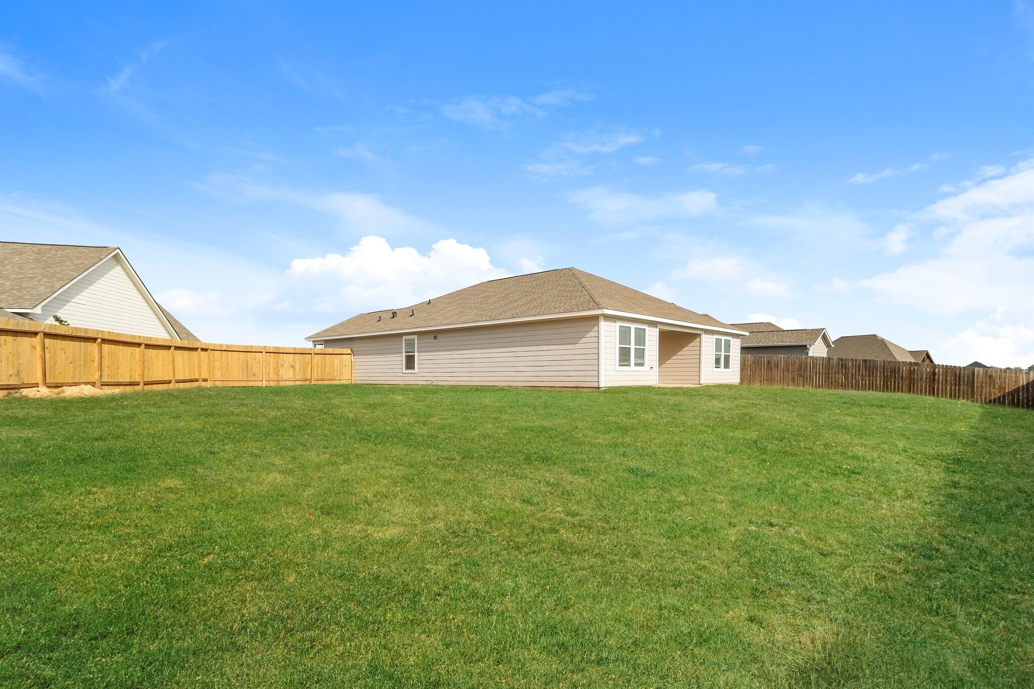 Building Photo - 136 Rustic Trce