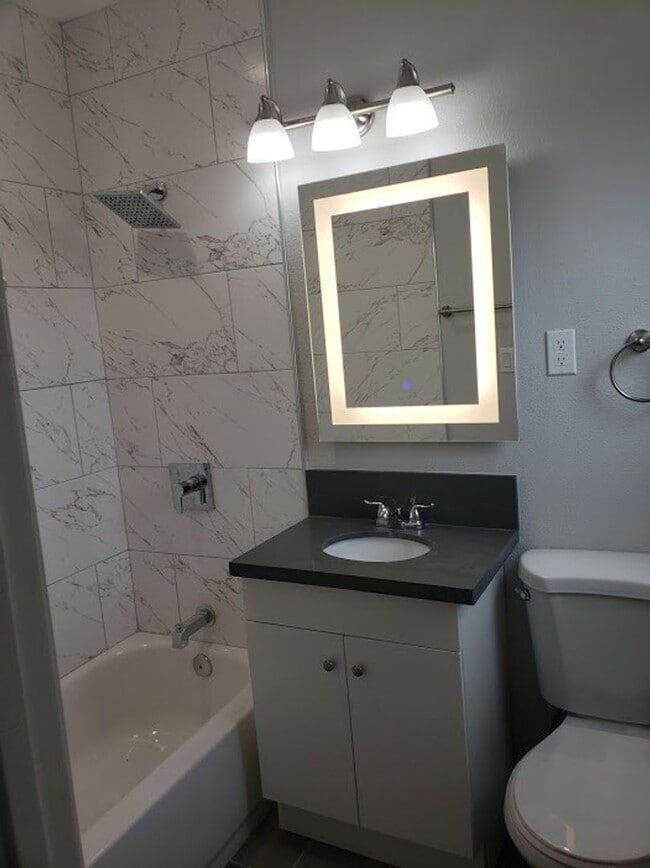 Building Photo - 1 Bed/1 Bath***$1725***$1k Off the 1st Month