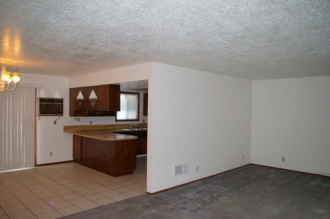 Building Photo - 809 Cherokee Ln