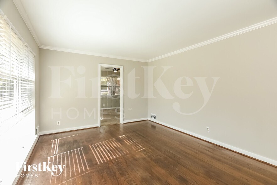 Building Photo - 3364 Valley Park Dr