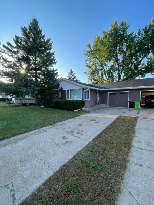 Building Photo - 2933 Leslie Ln
