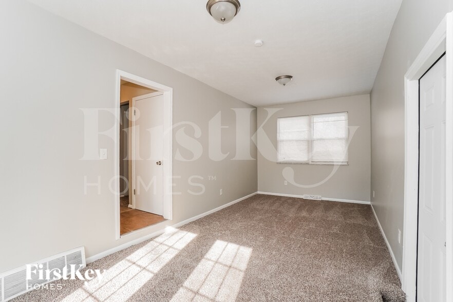 Building Photo - 1369 Greenock Rd