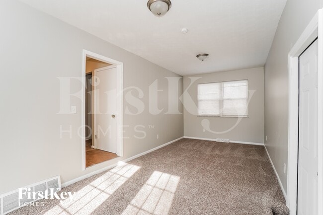 Building Photo - 1369 Greenock Rd