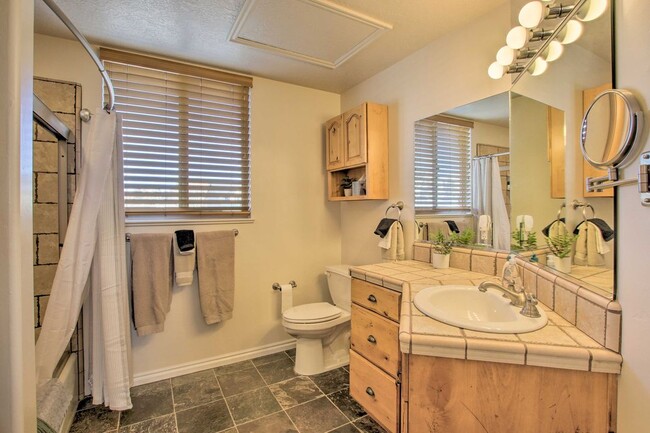 Building Photo - 3524 N Fox Run Dr