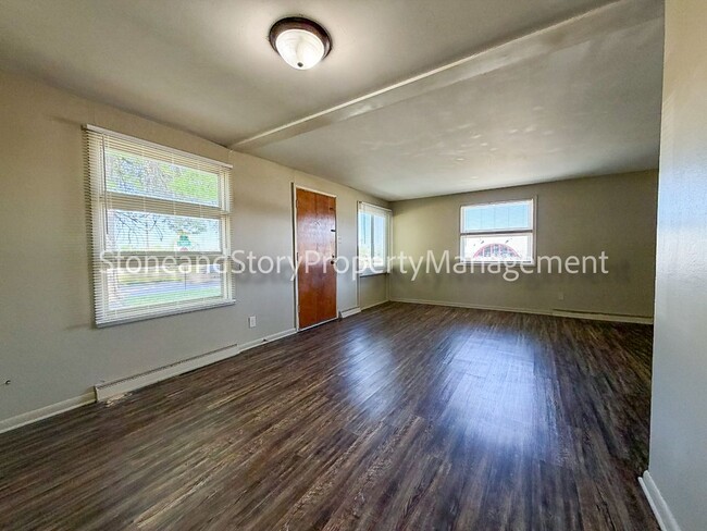 Building Photo - 3 bedroom 1.5 bath near 17th & Fairlawn