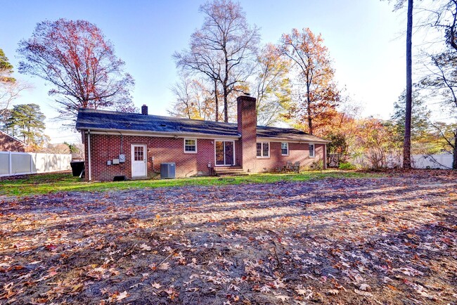 Building Photo - 4 BEDROOMS IN YORK COUNTY!!!