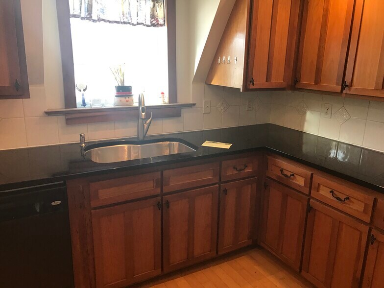 Building Photo - 369 Etna Rd