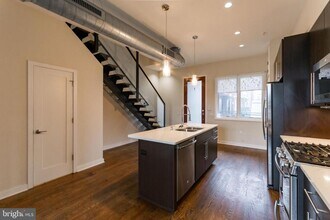 Building Photo - 1247 E Columbia Ave