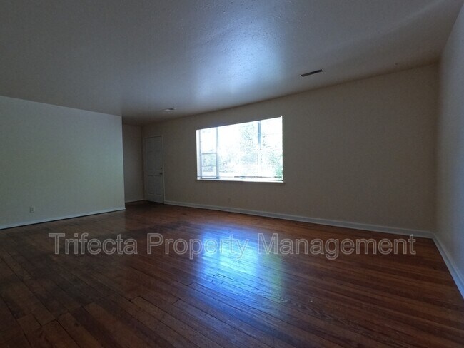 Building Photo - 1125 Peterson St