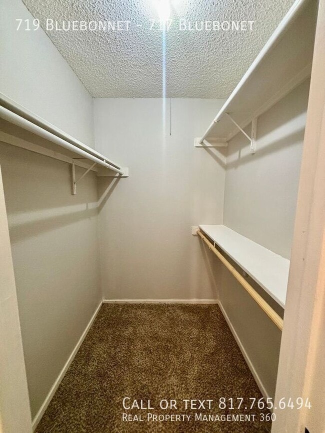 Building Photo - 719 Bluebonnet-717 Bluebonet