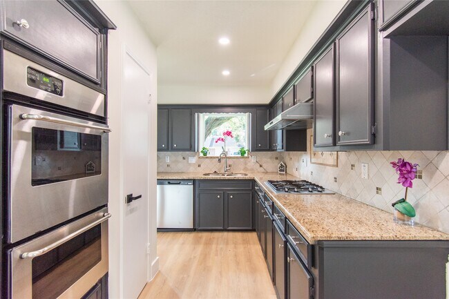 Building Photo - 822 Red Rock Canyon Dr