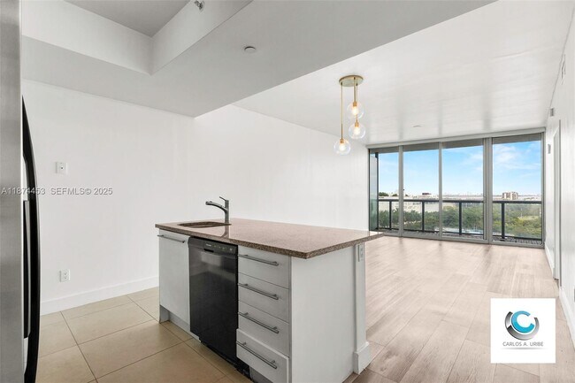 Building Photo - 888 Biscayne Blvd