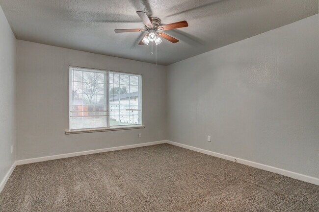 Building Photo - Wonderful 3/1 in the Medical District!