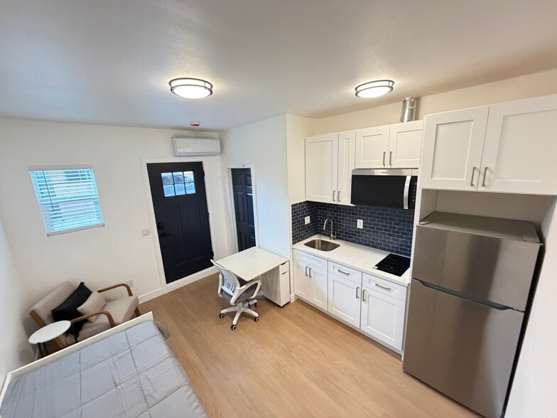 Building Photo - 1248 1/2 W 24th St