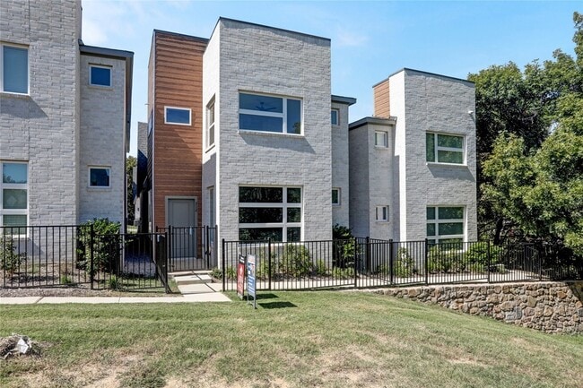 Primary Photo - 312 Oakbend Dr