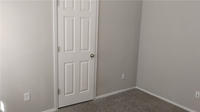 Building Photo - 1701 Forest Dr