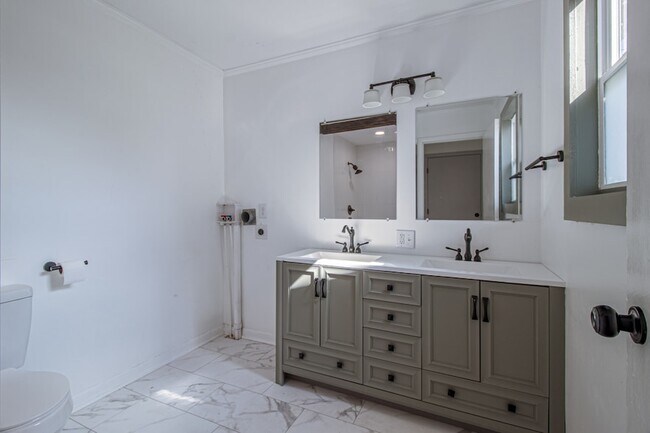 Building Photo - 328 Margo Ln