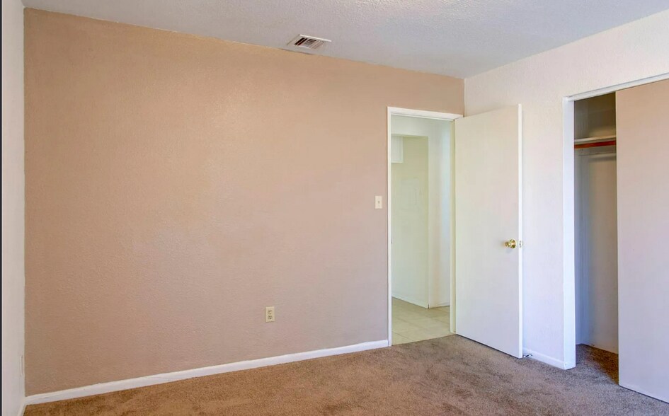 Building Photo - 1617 Turquoise Rd