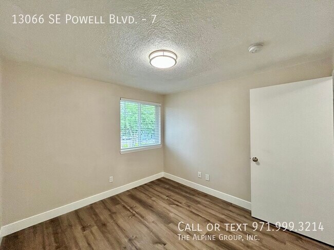 Building Photo - 13066 SE Powell Blvd