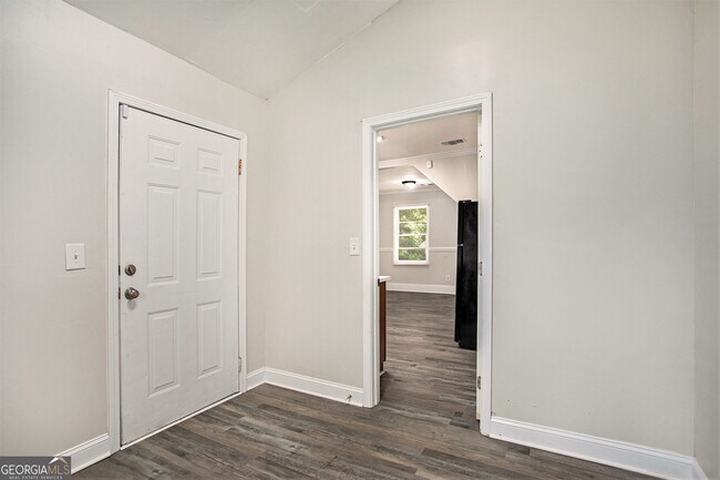 Building Photo - 3718 Daisy Dr