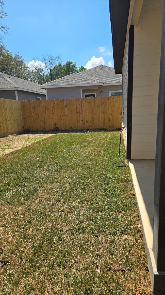 Building Photo - 3710 Harmony Ln