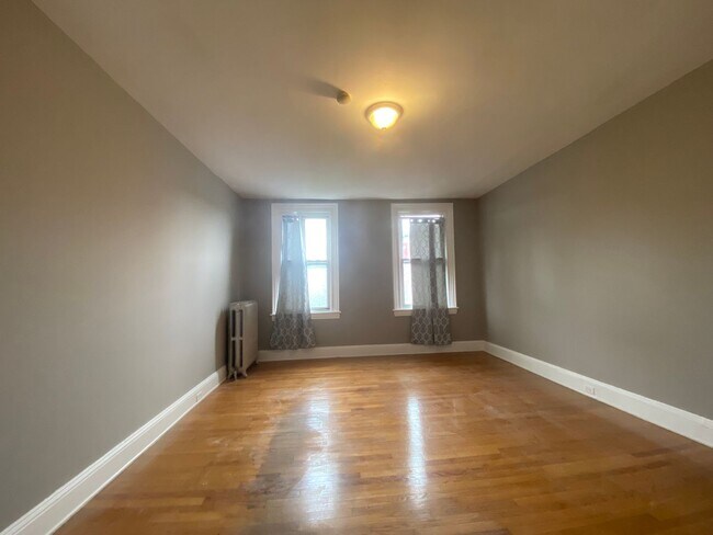 Building Photo - Remodeled one bedroom apartment