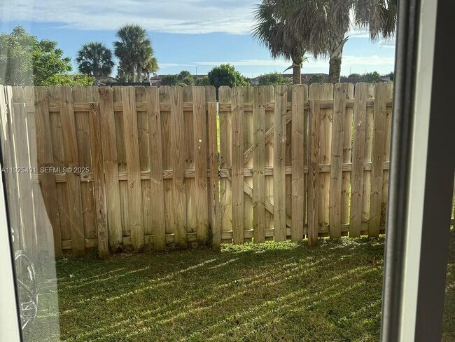 Building Photo - 493 NE 4th St