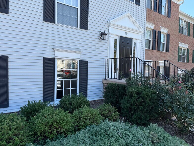 Building Photo - 114 Fort Evans Rd NE