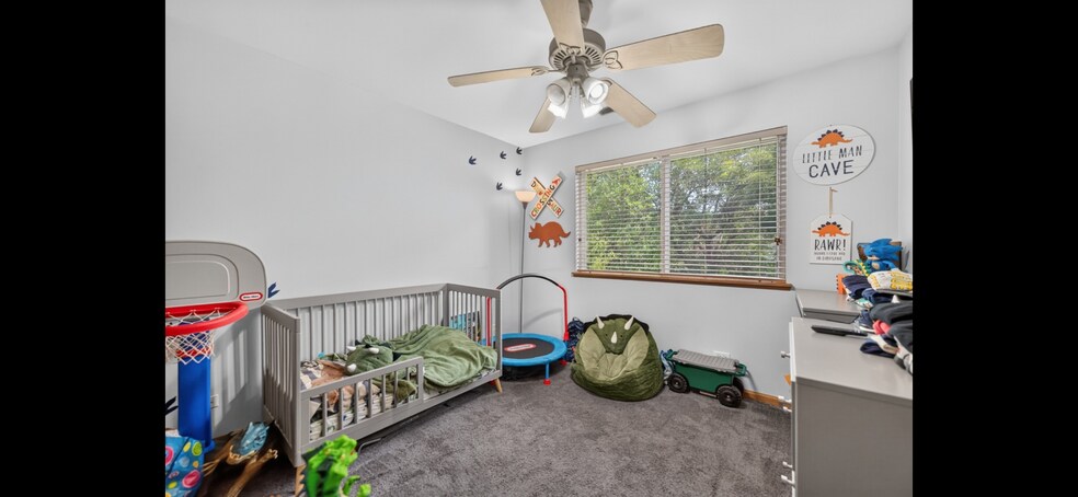 Building Photo - 949 Tanager Ct
