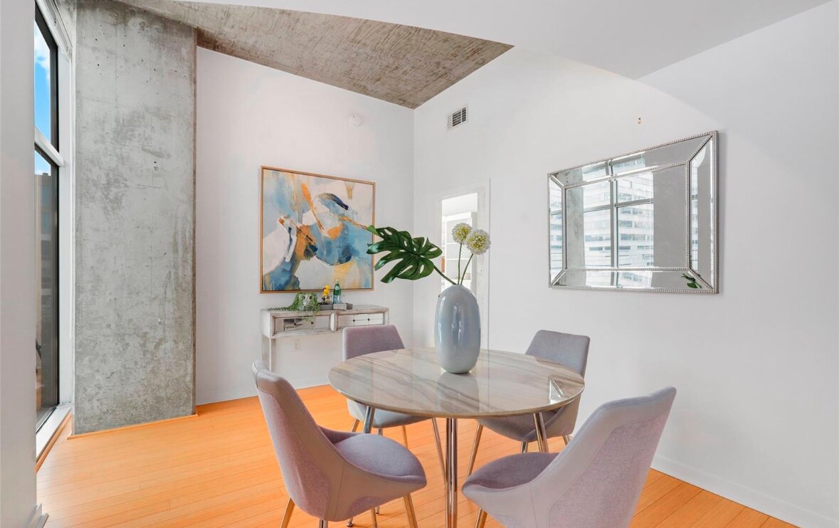 Building Photo - 1700 Bassett St