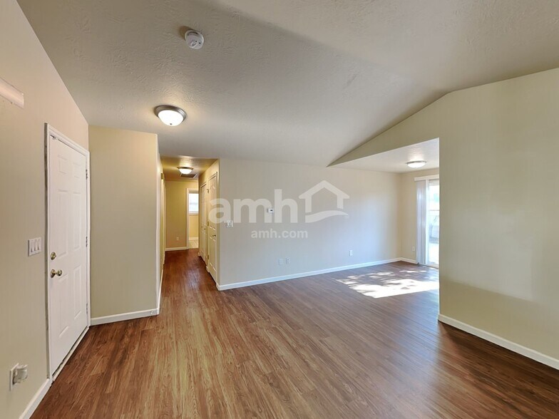 Building Photo - 1774 Cherrybloom Ct SE