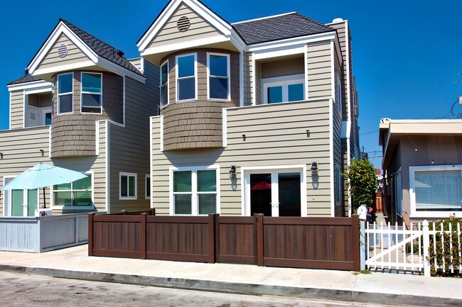 Building Photo - 309 34th St