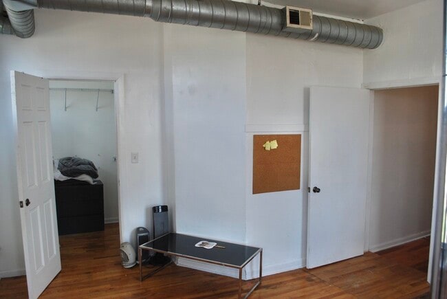 Building Photo - 1621 N Kedzie Ave